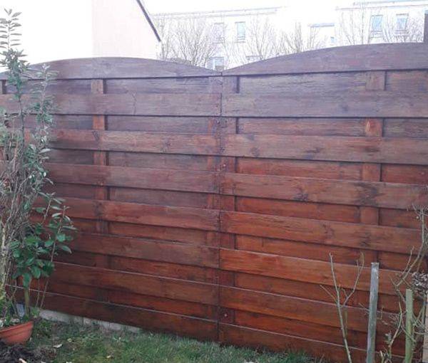 Pose de clôture en bois près à Calais 